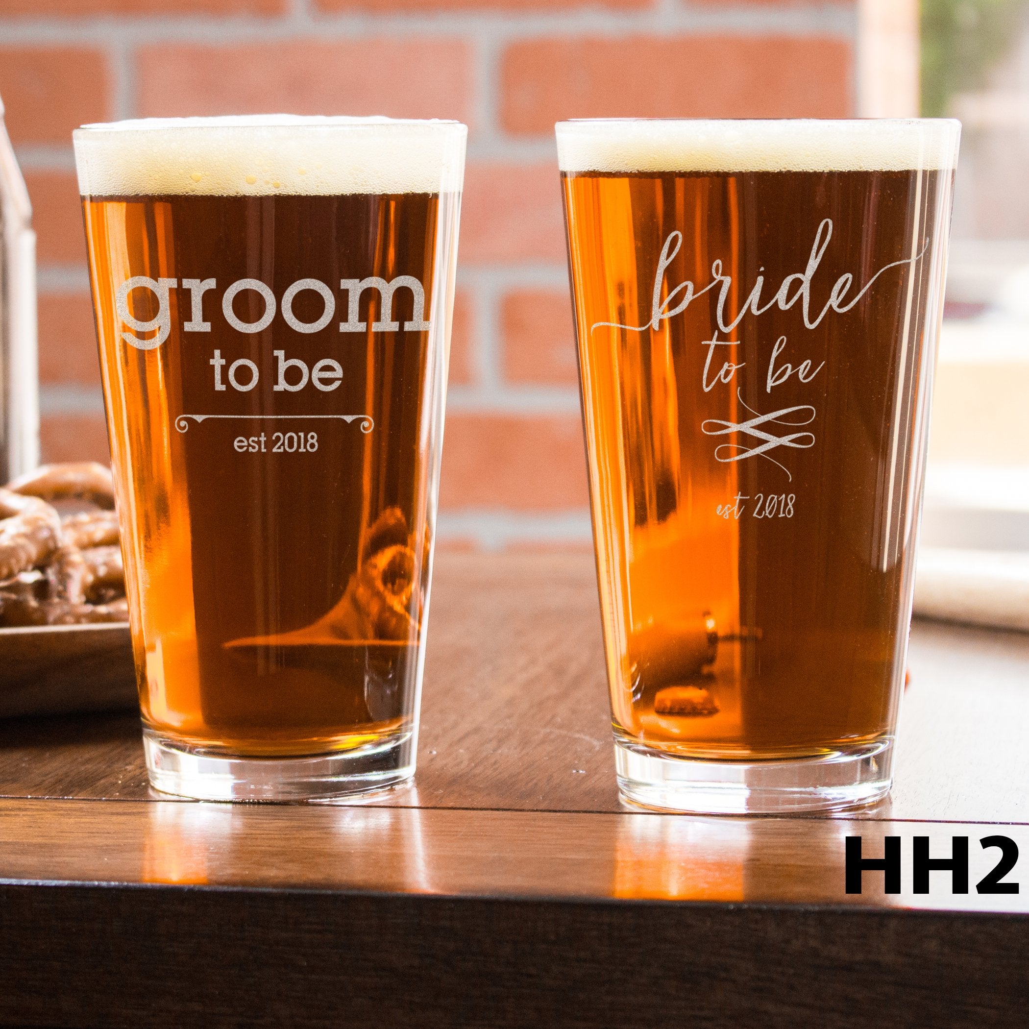 2 Pint Glass Set Groom and Bride - Design: HH2