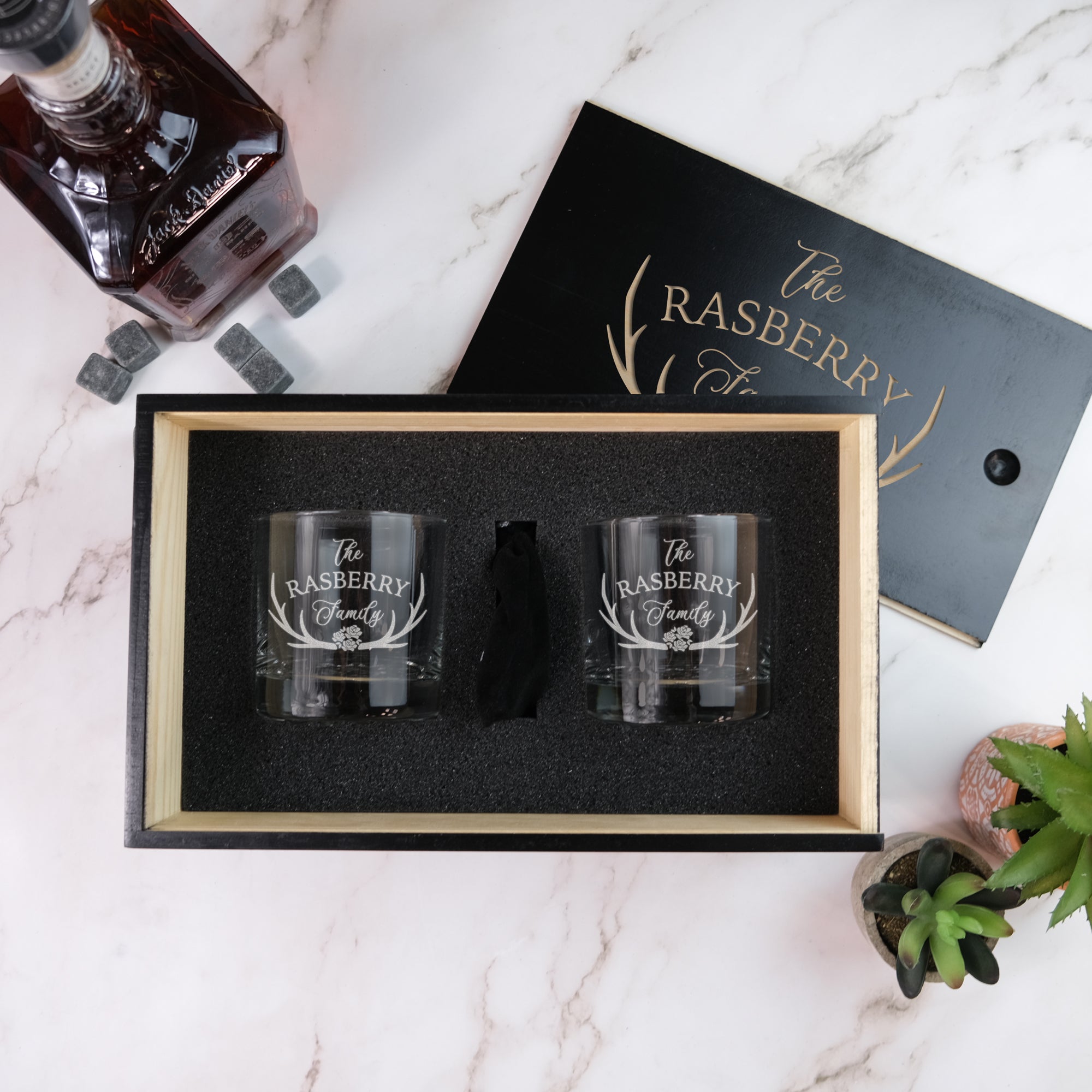 Family Name & Antlers Wine & Whiskey Gift Set in Glossy Black, Design: FM7