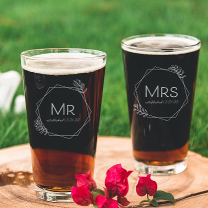 2 Pint Glass Set - Design: HH5